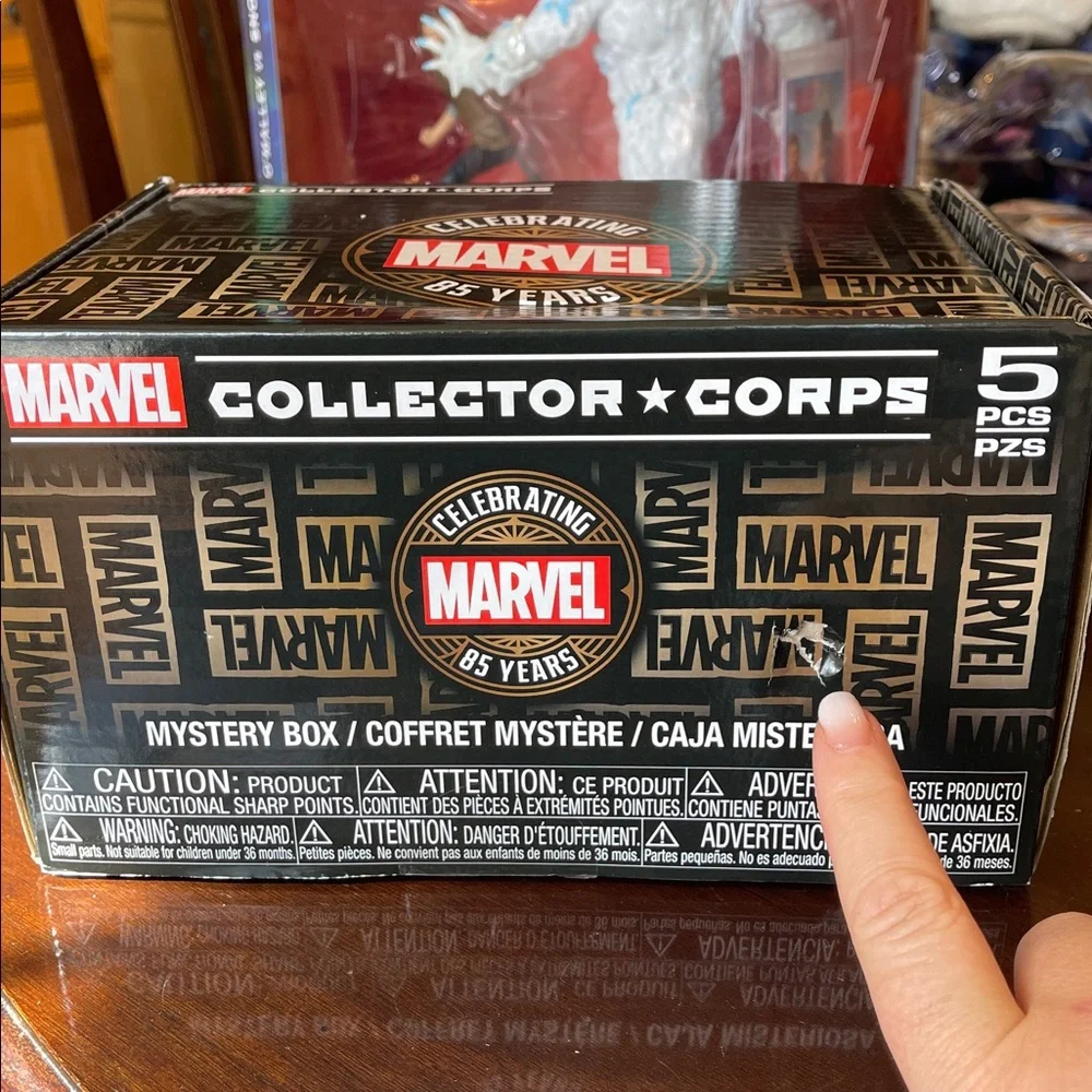 Funko Marvel Collector Corp Subscription Box: Marvel’s 85th Anniversary XL nwt